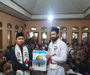 Syaikh Palestina Abdul Salam Omar Sambangi Warga Garut Selatan