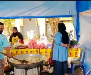 KPK dan Aisiyah Bagikan Sayuran Gratis dan Jadi Relawan Dapur Umum Ramadan Masjid Fatimatuzahra