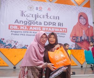 Jelang Idul Fitri Anis Byarwati Bagikan Paket Sembako dan Bingkisan Lebaran Untuk Masyarakat Jakarta Timur