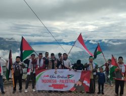 Momentum Hari Pahlawan Bendera Palestina Dikibarkan di Pantan Terong Aceh Tengah