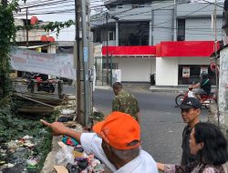 Legislator PSI Sidak Tumpukan Sampah dan Buruknya Drainase di Perumahan Roda Kencana Pondokgede