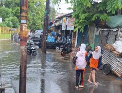 Banjir Rendam Gedung Sekolah dan Jalan di Sukabumi Utara, Warga Keluhkan Penanganan Tak Kunjung Tuntas