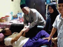 Aksi Nyata Forum RT-RW Sukabumi Utara Bantu Ketua RT yang Terbaring Sakit