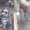 CCTV Rekam Dugaan Pembacokan oleh Pelajar Berseragam di Jakarta Barat