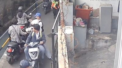 CCTV Rekam Dugaan Pembacokan oleh Pelajar Berseragam di Jakarta Barat