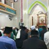 Ratusan Jamaah Padati Masjid Al Barkah Depok, Ustadz Abdullah Efendi Ingatkan Pentingnya Menjaga Sholat