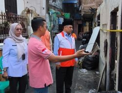 Abdul Aziz Kunjungi Korban Kebakaran Palmerah, Salurkan Bantuan dan Imbau Warga Waspada