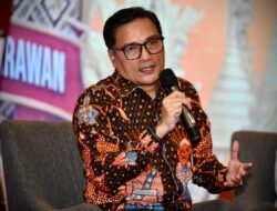 PKS Peduli Bagikan Masker Gratis, Suhud Alynudin Ajak Warga Waspada Abu Vulkanik